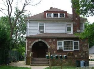 28 Columbia St, Huntington Station, NY