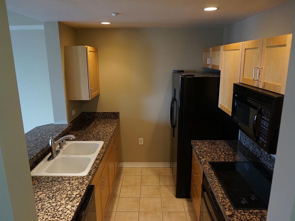 2nd image of 300 W 11th Ave Unit 6