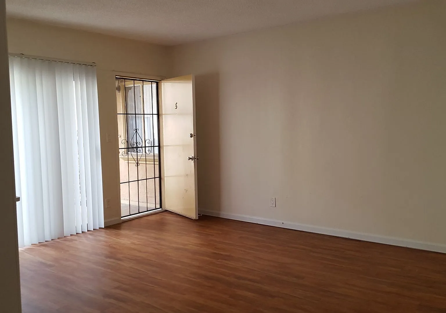 El Diamante Apts — Photo 4