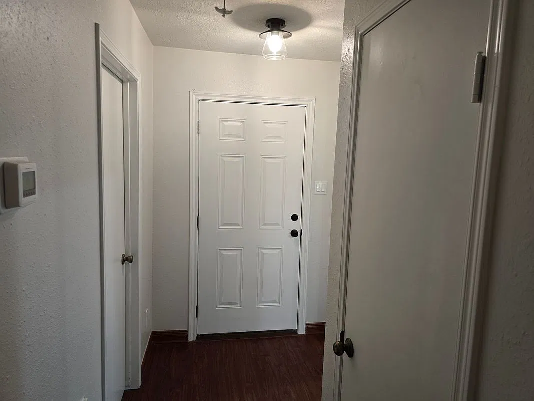 3 bed, 2.0 bath, 1488 sqft, $1,800 — Photo 2