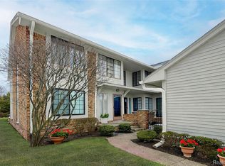6011 Pebble Lane Ct, West Bloomfield, MI 48322