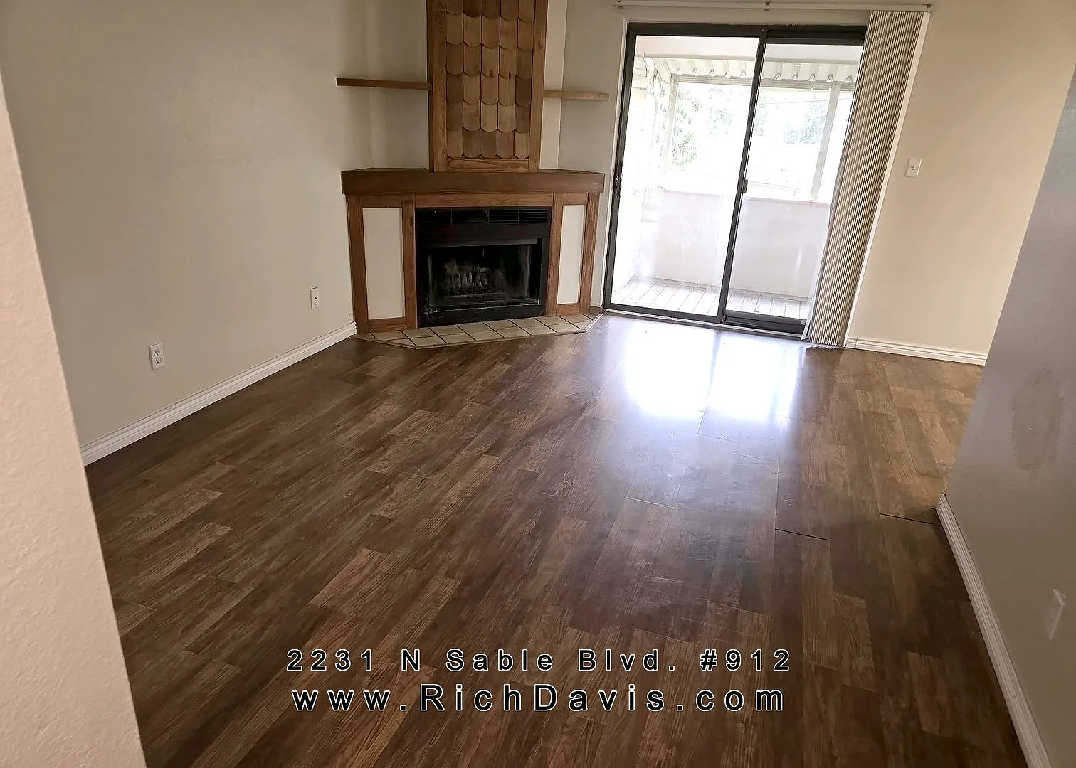 Large 1 bed with washer and dryer hookup — Photo 3