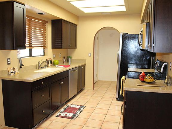 3rd image of 276 E Calle Diamante