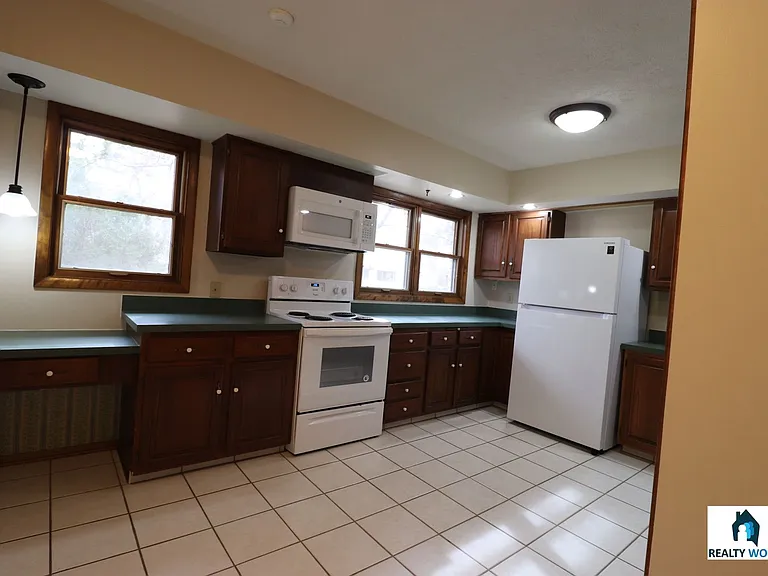 3800 Calvert St — Photo 8