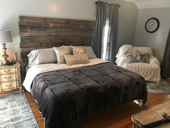 Master bedroom w/full bath