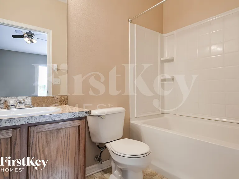 15825 Fishhawk Falls Dr — Photo 13