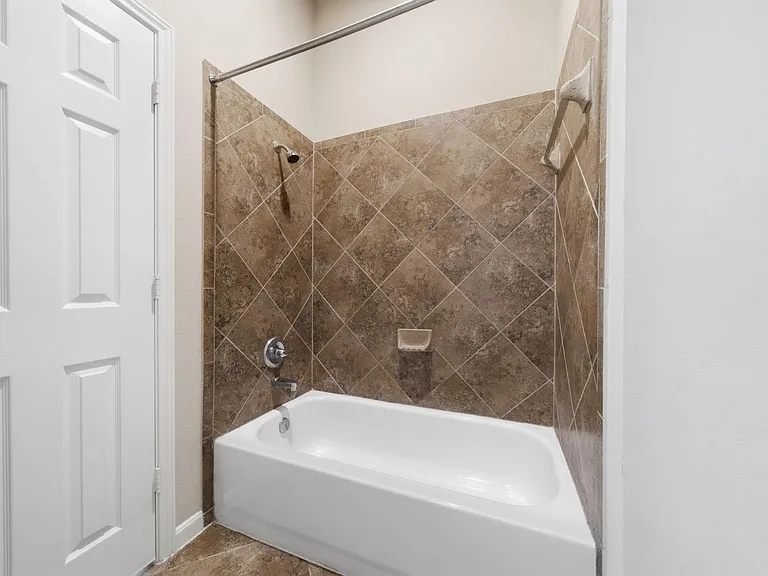 10703 Twilight Creek Ln — Photo 35