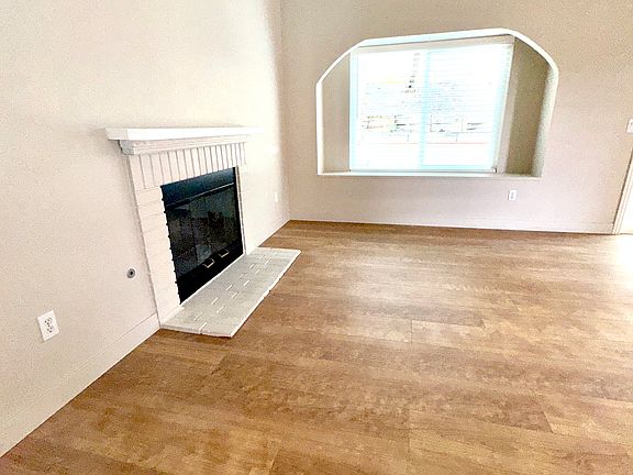 4th image of 821 Lochwood Pl