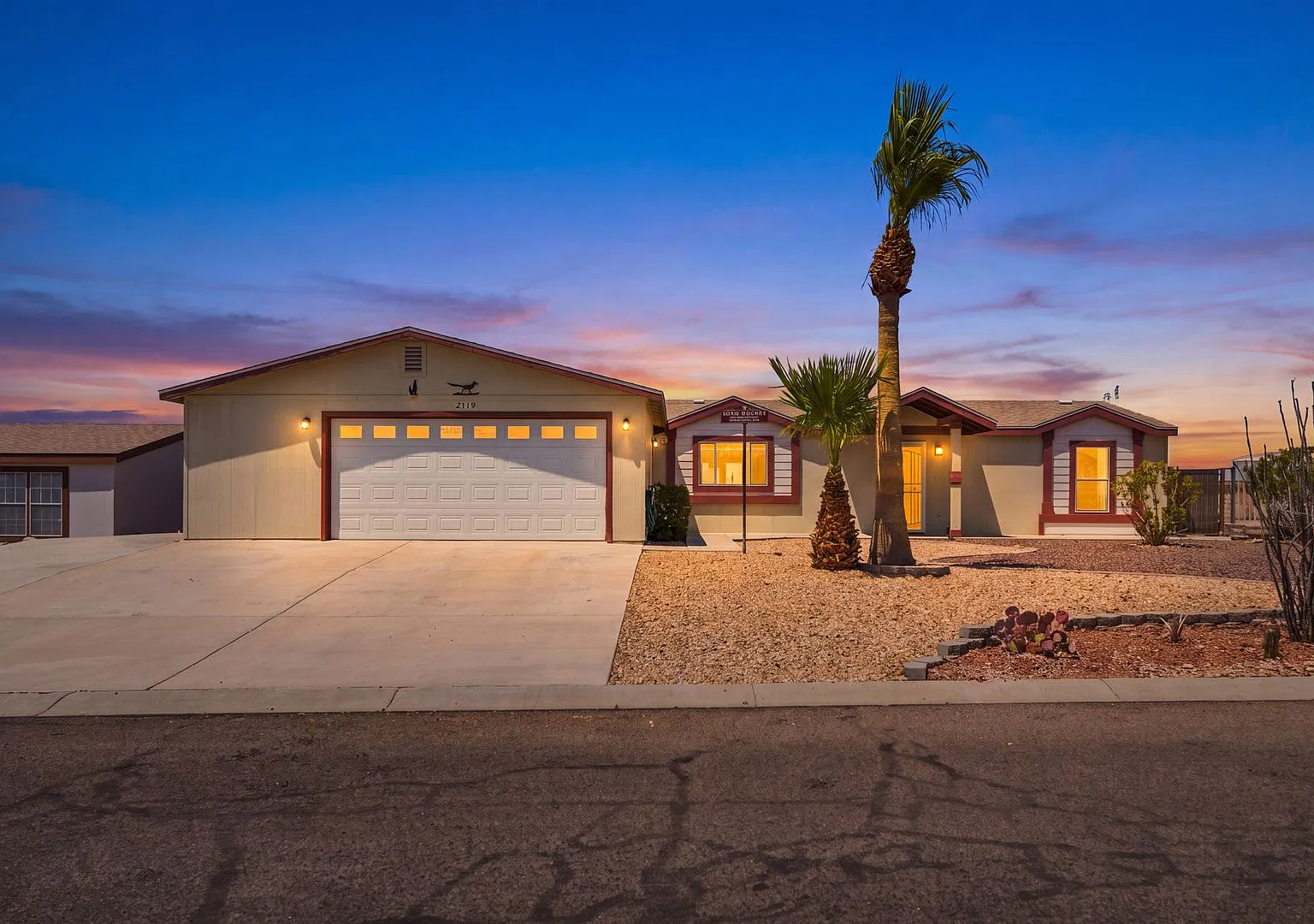 Beautifully Updated 3-Bedroom Home with RV Parking, Community Pool in Sunrise Vistas — Photo 2