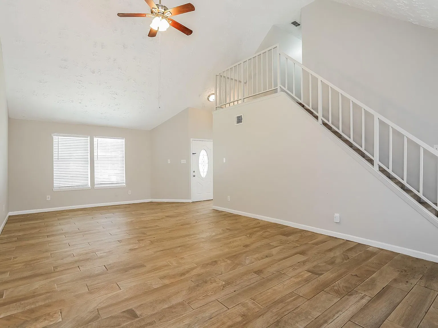 4 bed, 2.5 bath, 1905 sqft, $1,715 — Photo 3