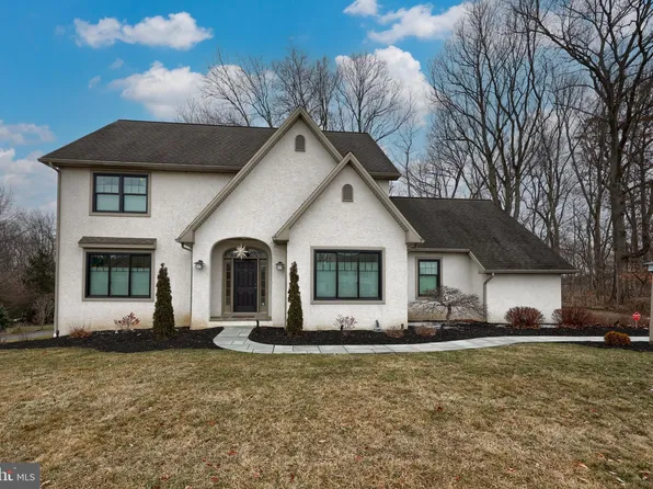 395 W Charlotte St, Millersville, PA 17551