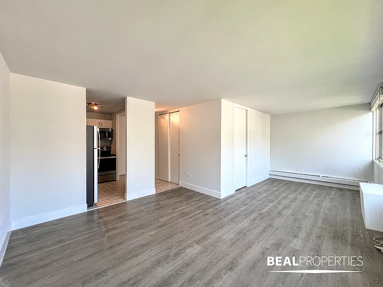 1344 N Dearborn — Photo 24