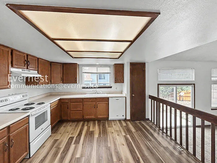 4930 Sprangler Dr — Photo 5