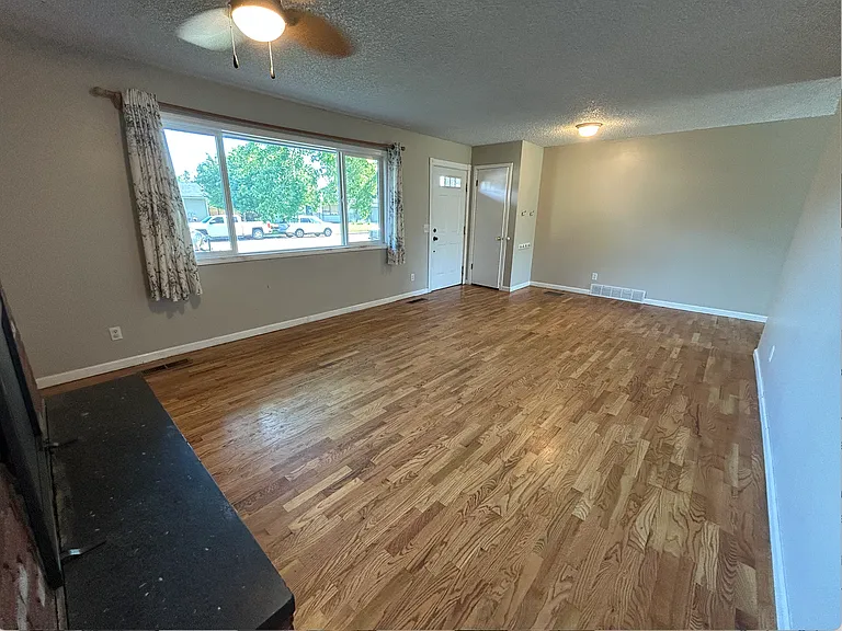 1816 Dixon Ave — Photo 4