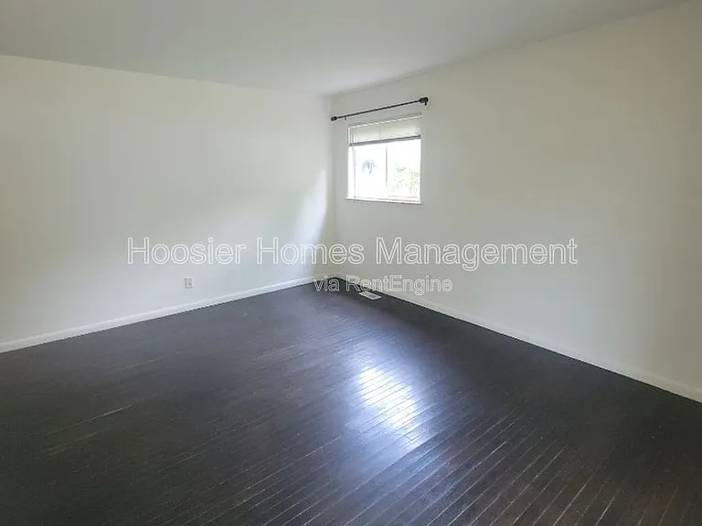 770 E 61st St #1 — Photo 10