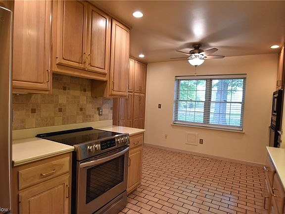 5th image of 1338 Fox Run Dr #7-B