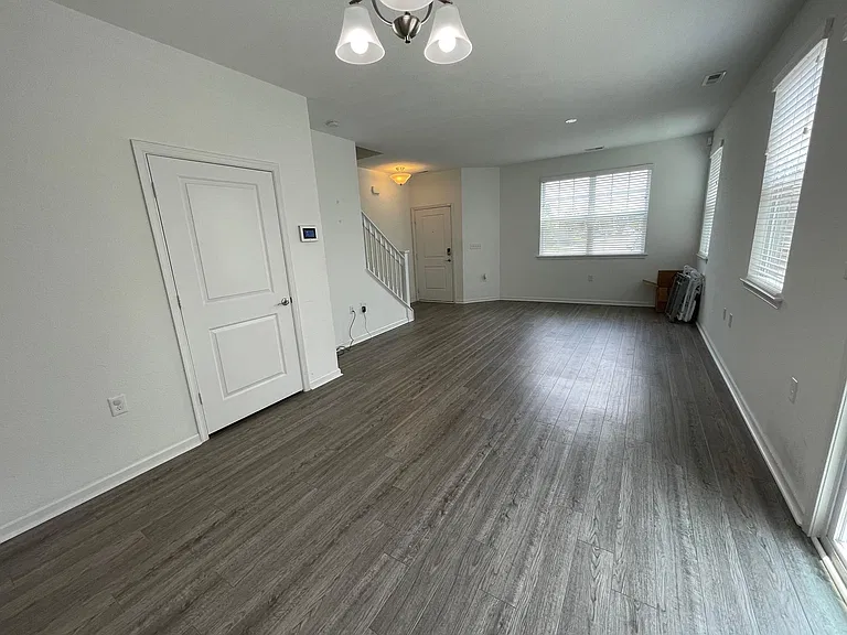 3849 Clarendon Way — Photo 2