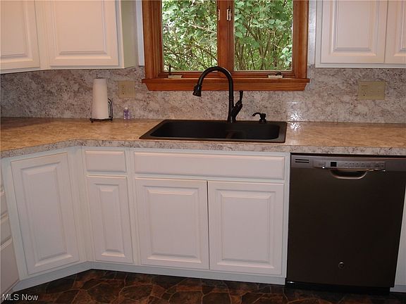4th image of 24 Linda Ln