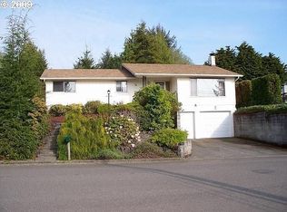 650 Crestview Dr, Reedsport, OR 97467