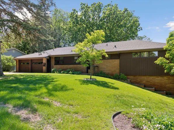 35 Natchez Ave N, Golden Valley, MN 55422