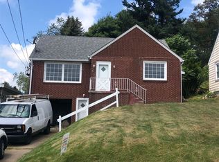 121 Pleasantview Dr, Weirton, WV 26062