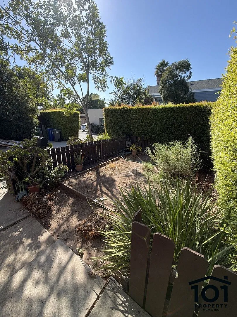 Spacious & Unique Home with Vaulted Ceilings, Private Balcony & Multiple Living Areas — Photo 3