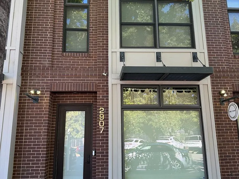 2907 35th St #9 — Photo 2
