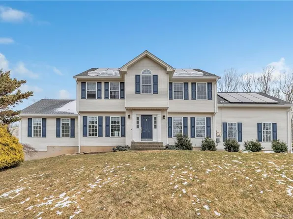 9 North Mark Drive, Oxford, CT 06478