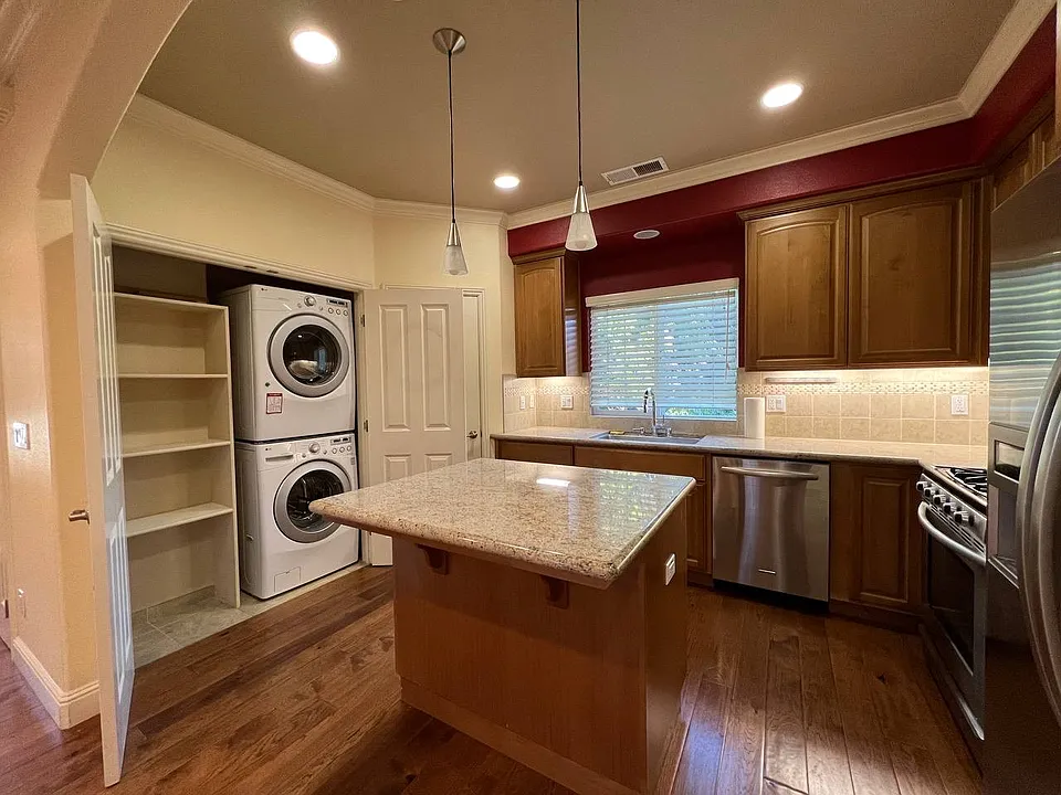 1130 Willow Village Sq