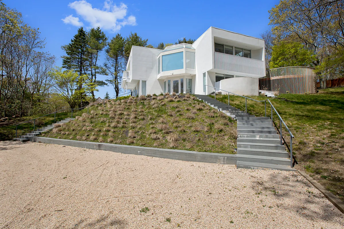 Building Photo - Bob White Dr