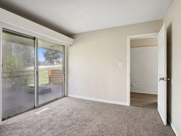 10561 Cypress Ave — Photo 10