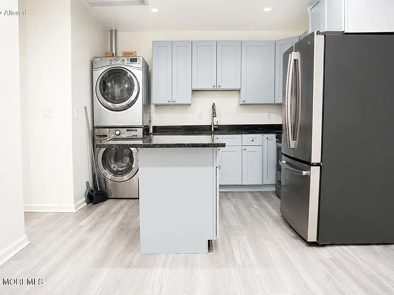 101 Anelve Ave #5 — Photo 5