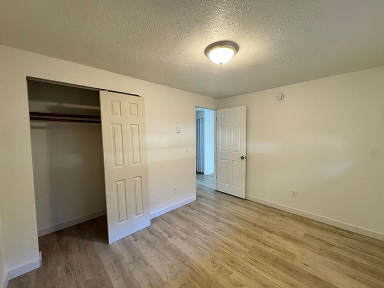 Main Fourplex — Photo 11