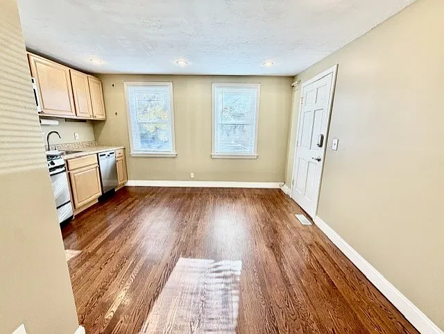 Studio, 9999 sqft, $2,500 — Photo 3