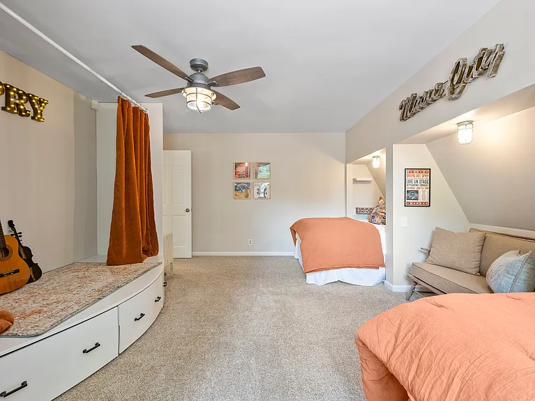2215 Creekside Ln — Photo 33