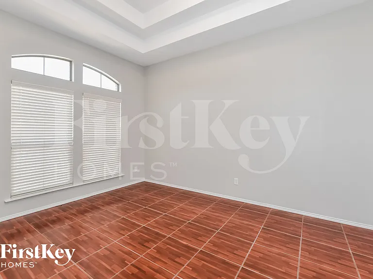 4203 Lucy Ln — Photo 3