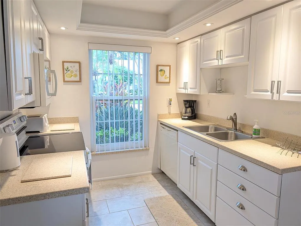 2 bed, 2.0 bath, 1032 sqft, $2,995 — Photo 3