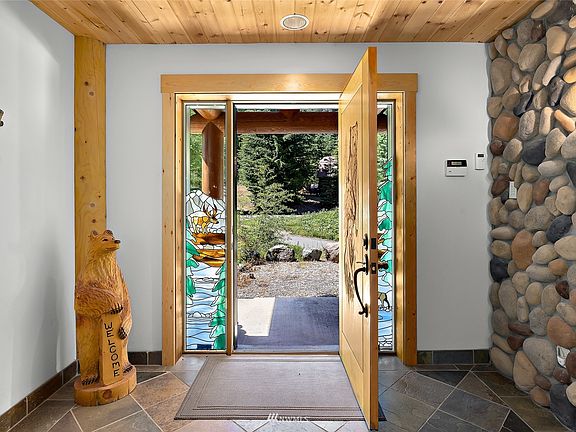 It's the small things-all the custom touches- including modern amenities/technology, radiant heat slate floors, hi-tech lighting, surround sound! This home has a custom $35,000 Seattle Lighting computerized light system on all three floors, operated by touch button wall switches (as well as remotely over the phone). These can be programmed not only for brightness, but also for different lighting modes.>