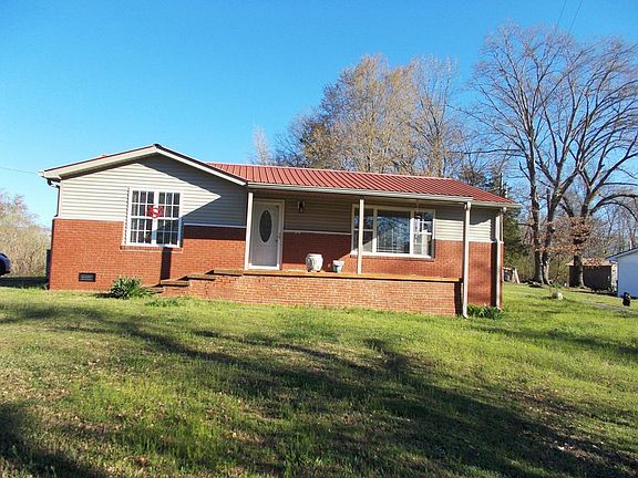 2nd image of 450 Blackberry Rd