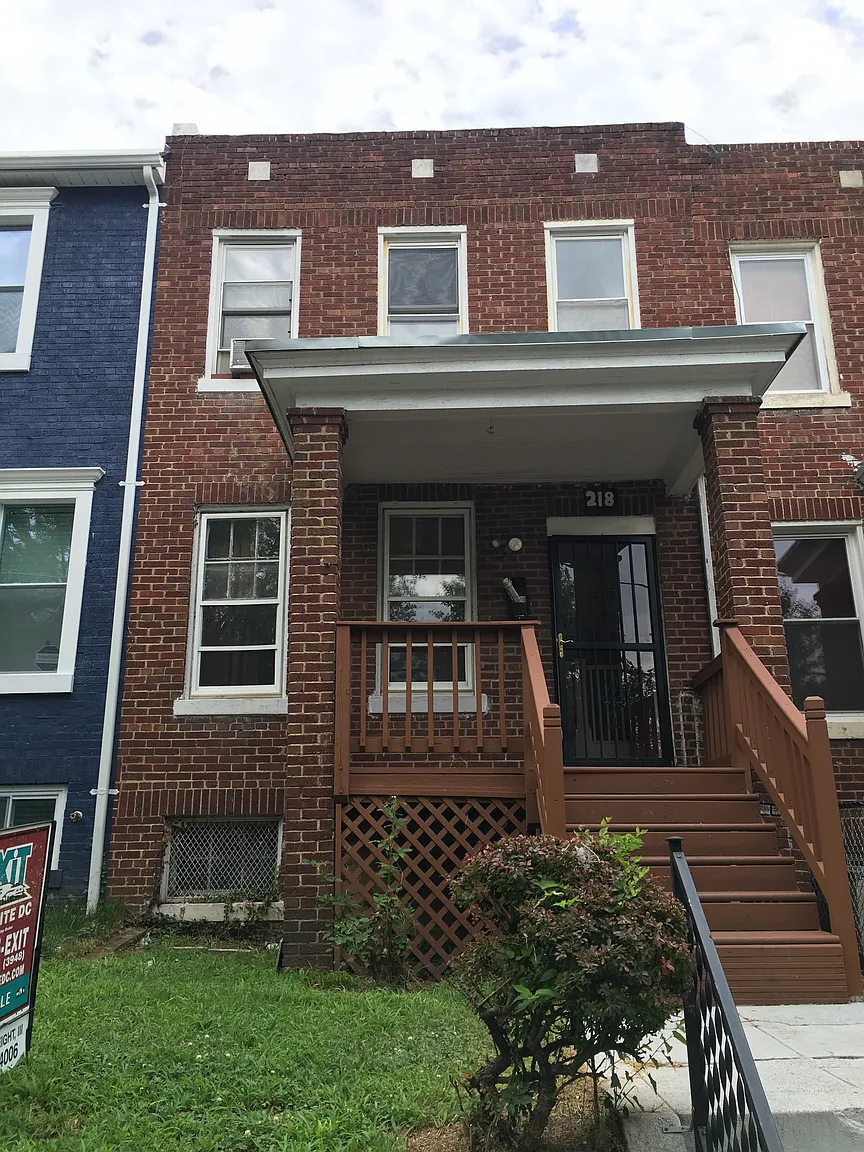 218 Channing St NE photo 1