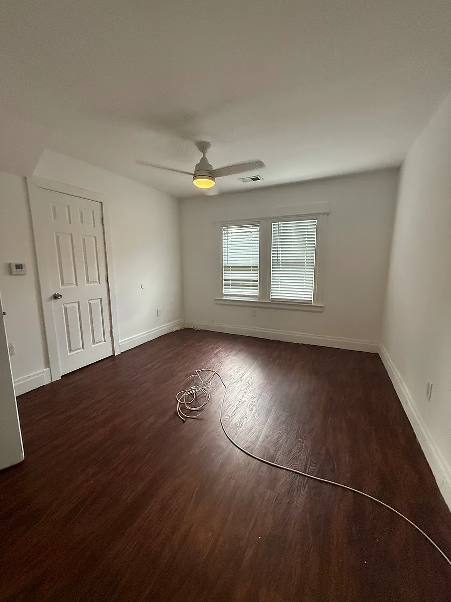 Building Photo - 392 Seymour Ave #3L