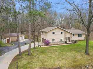 3733 Pine Forest Dr, Green Bay, WI 54313