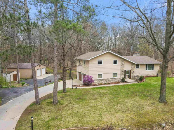 3733 Pine Forest Dr, Green Bay, WI 54313