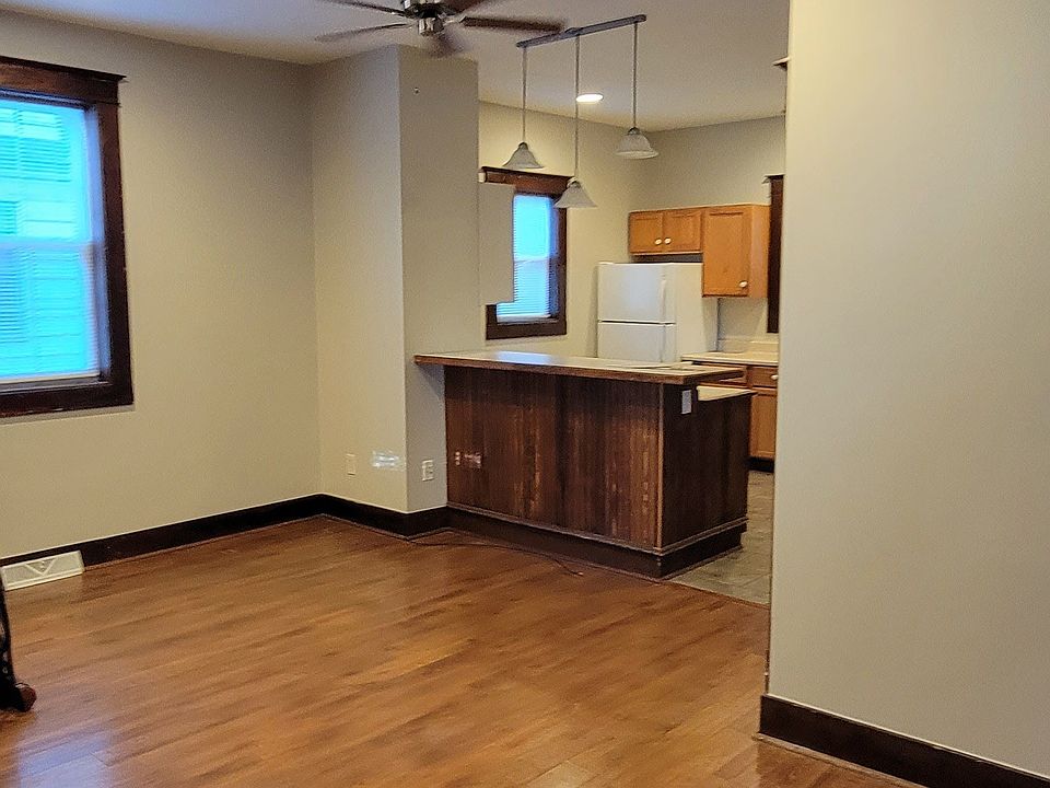 1st image of 127 Diamond Ct
