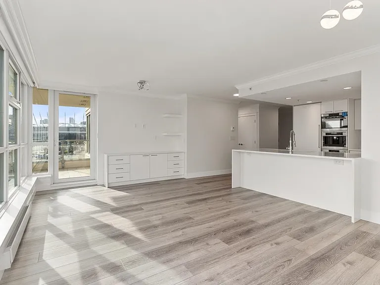 125 Milross Ave #704 — Photo 7