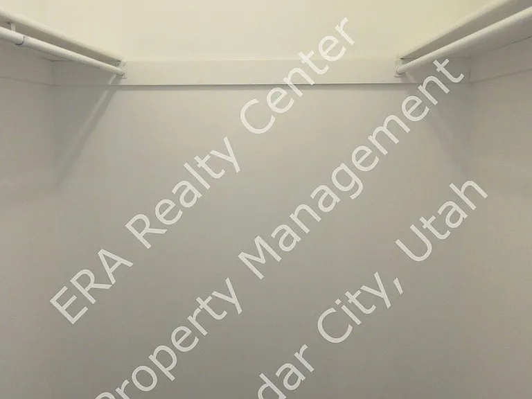 527 E 2015 N — Photo 14