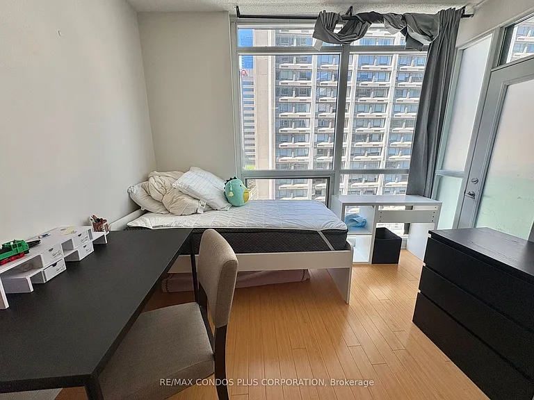 1121 Bay St #1005 — Photo 3