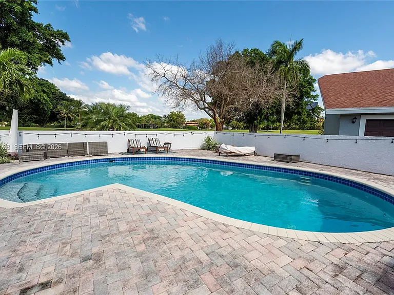 921 Bayberry Point Dr — Photo 3