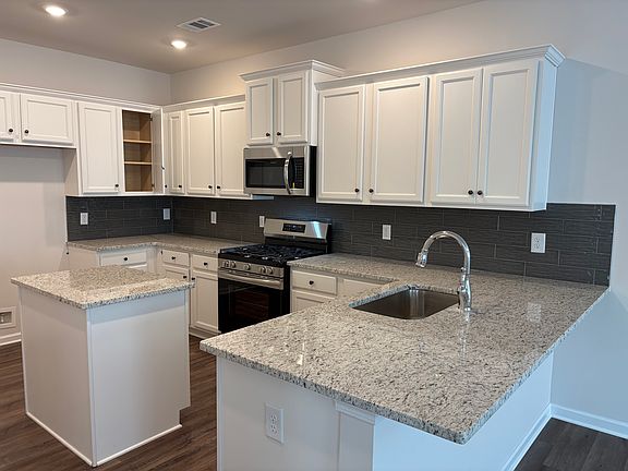 3rd image of 89 Berry Dr #89