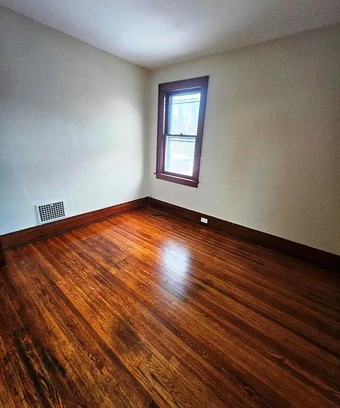 536 Winspear Ave #2 — Photo 4